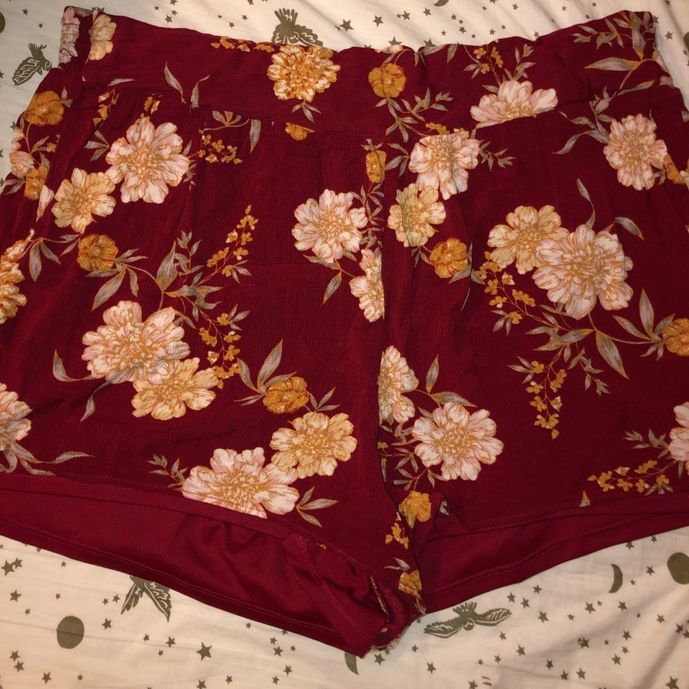 Torrid burgundy floral flowy shorts
